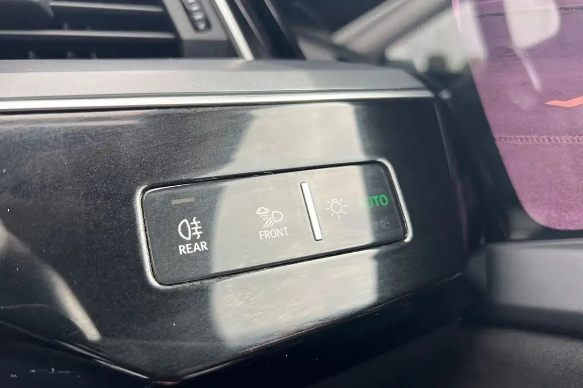 2019-audi-e-tron-55e-launch-edition-big-38