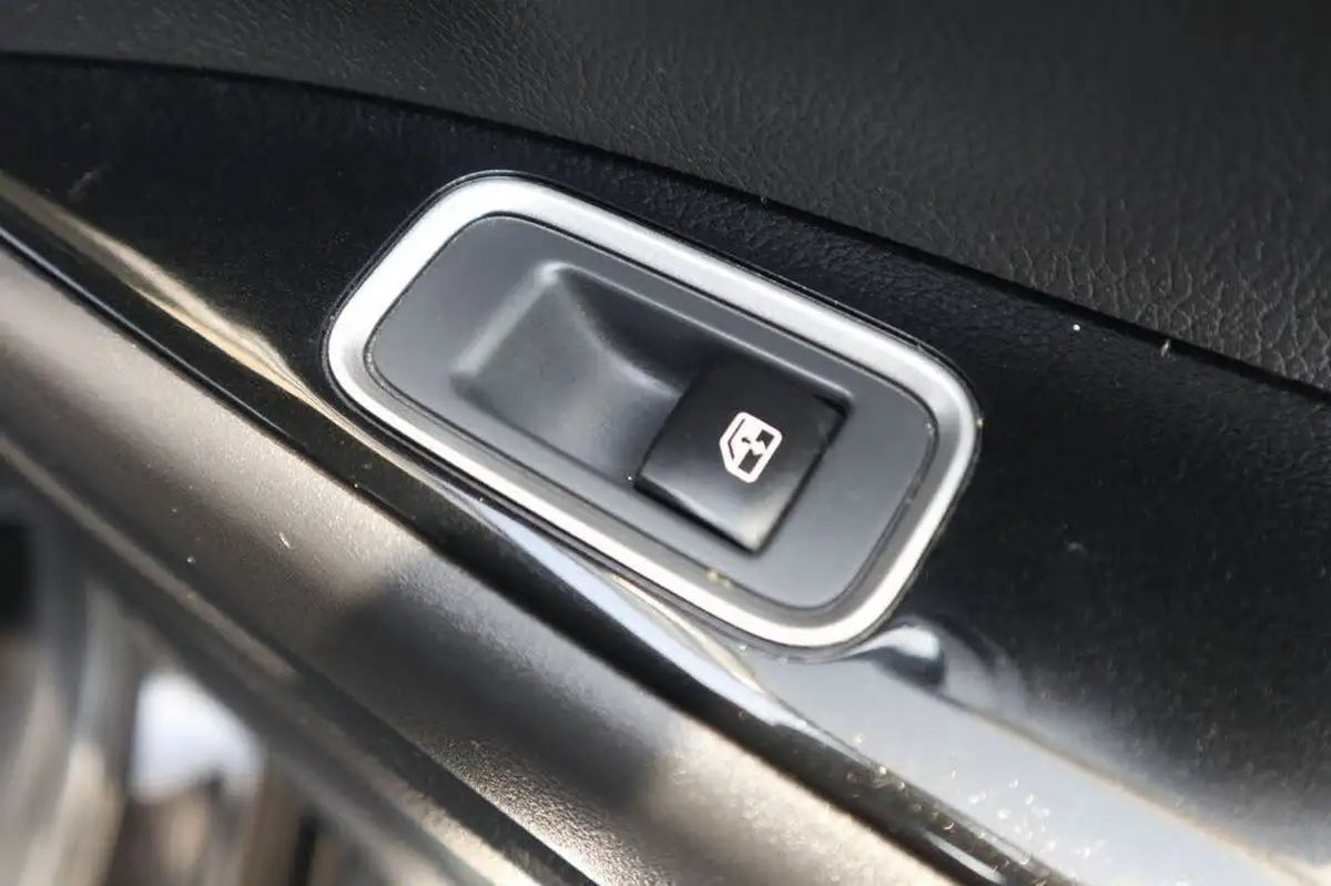 2018-mitsubishi-outlander-20-4hs-phev-5st-big-34