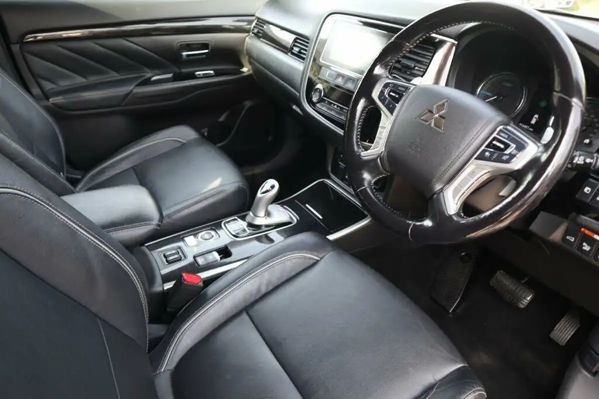 2018-mitsubishi-outlander-20-4hs-phev-5st-big-10