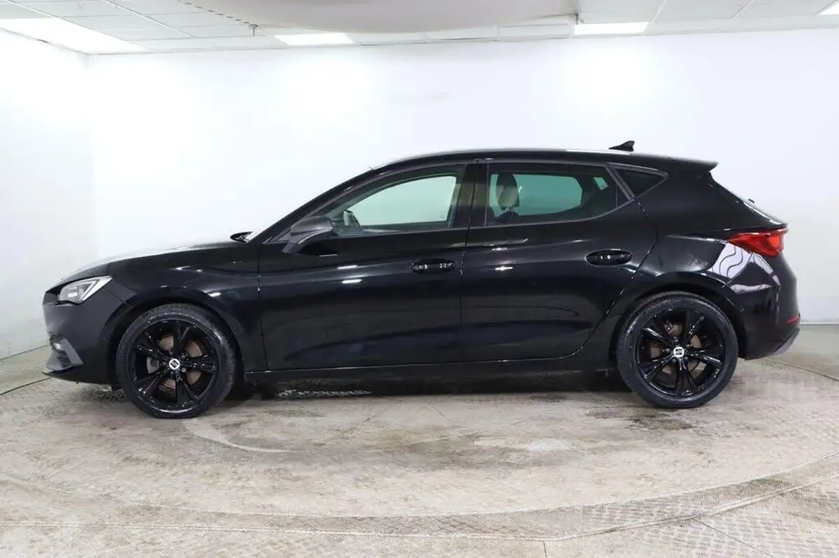 2021-seat-leon-15-etsi-fr-hatchback-big-7