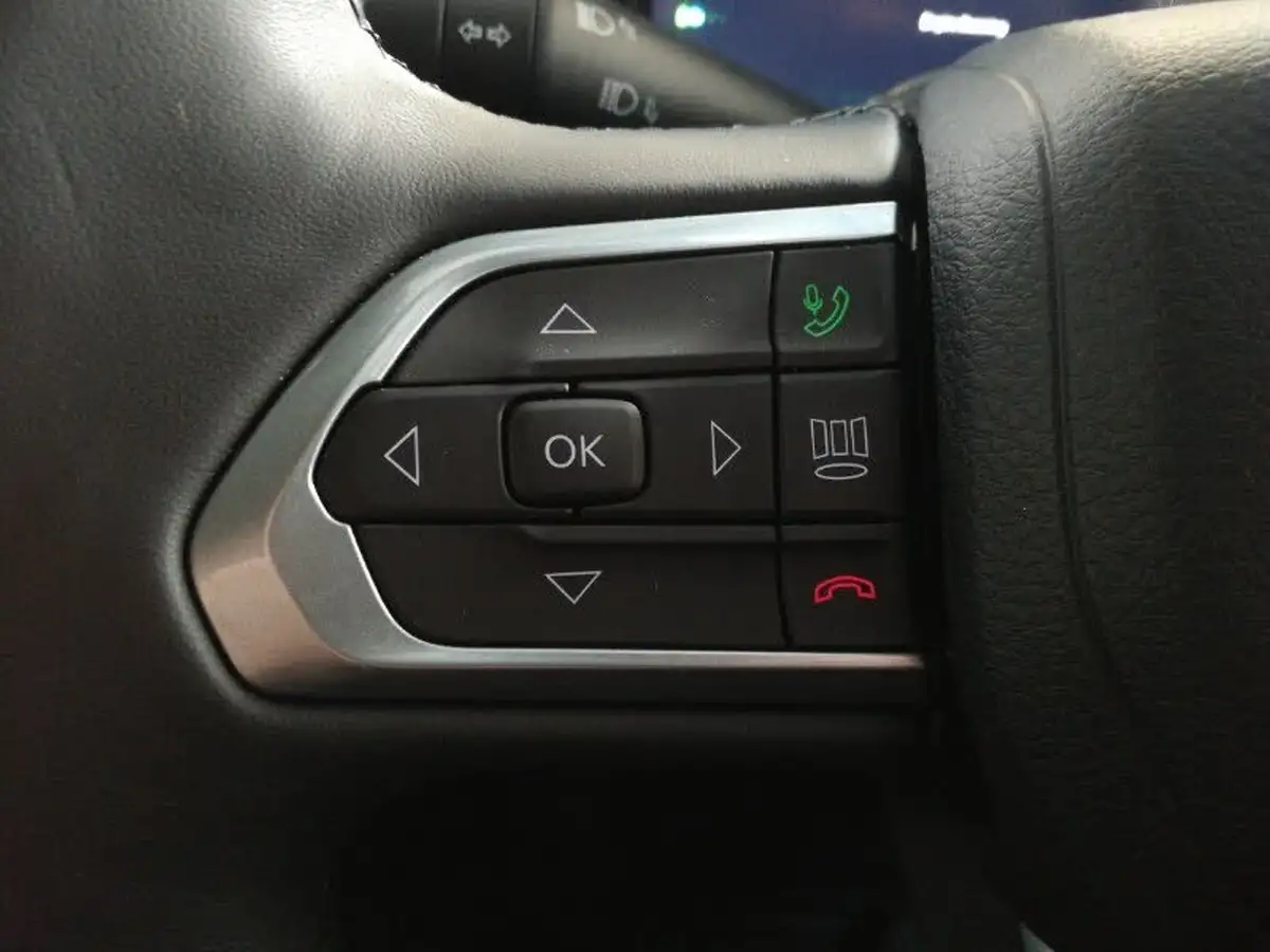 2024-jeep-compass-13-gse-s-big-12