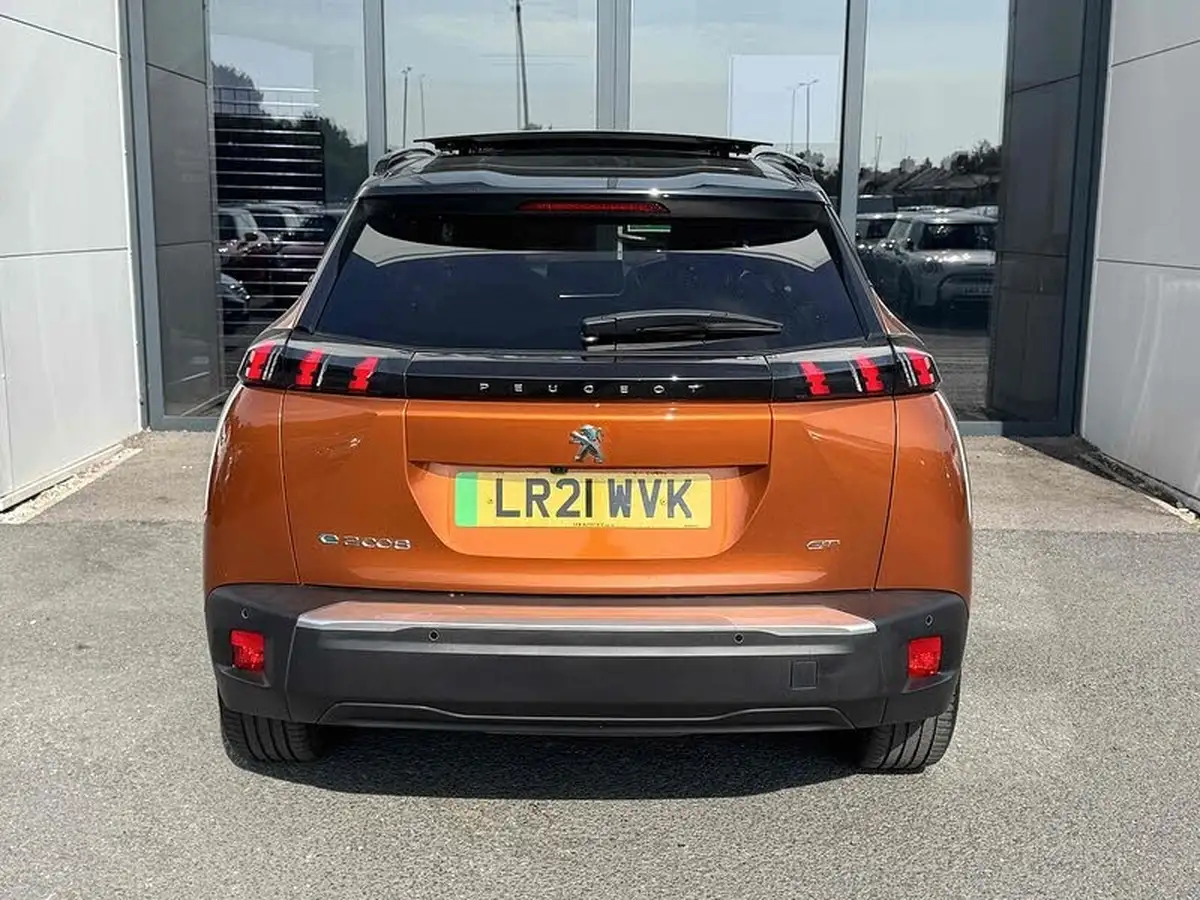 2021-peugeot-2008-suv-e-gt-premium-big-16