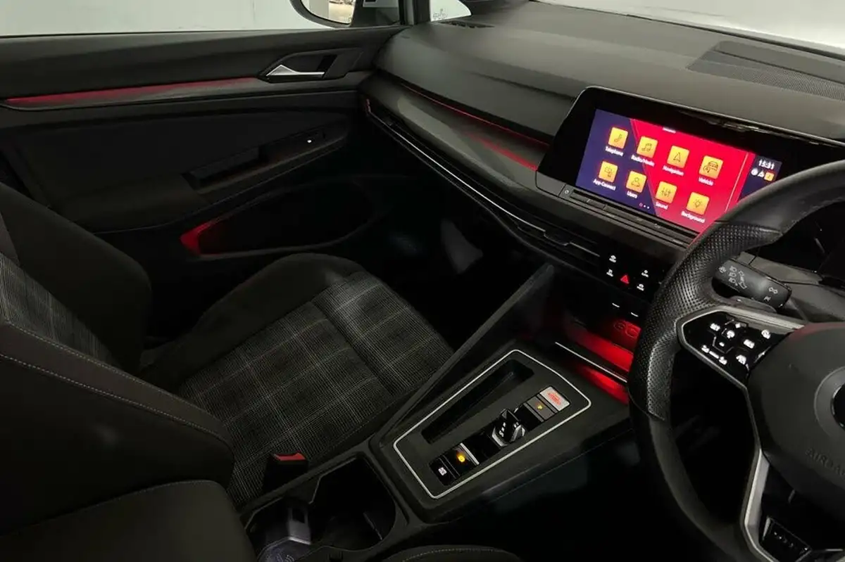 2021-volkswagen-golf-20tdi-gtd-big-32