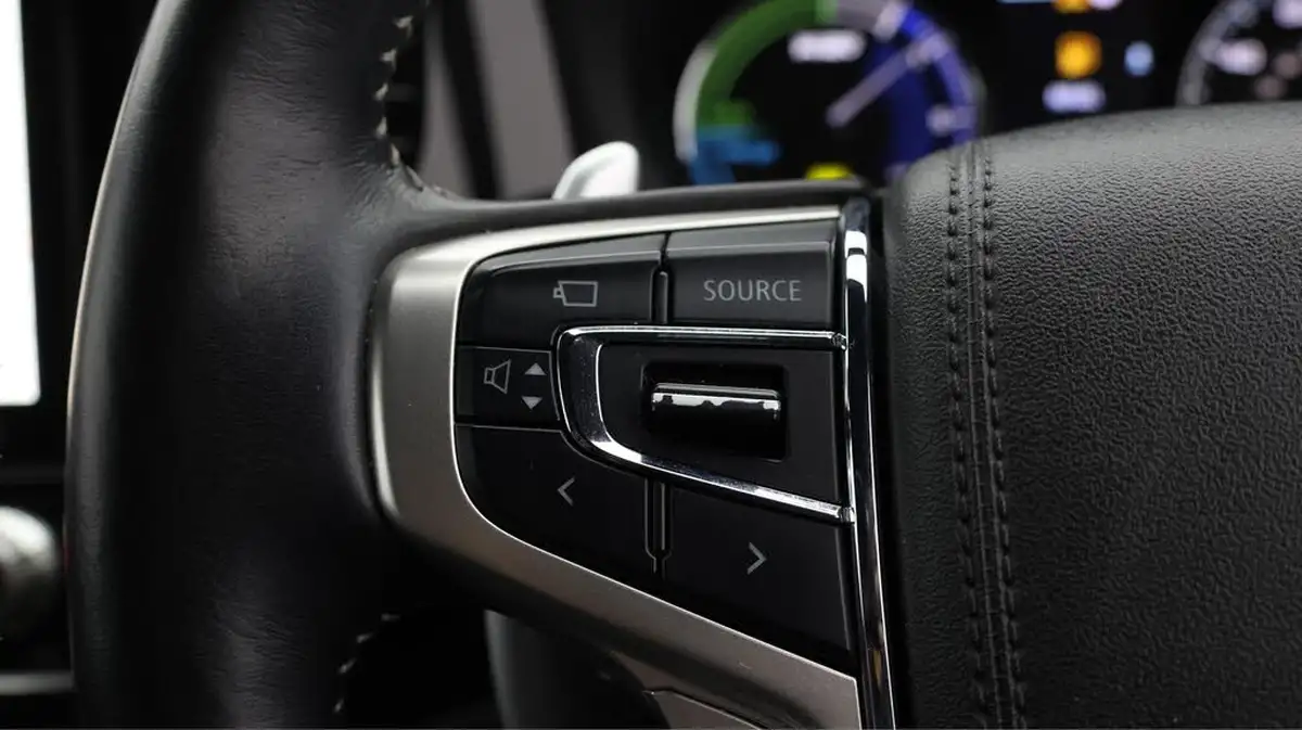 2020-mitsubishi-outlander-24-exceed-phev-big-23