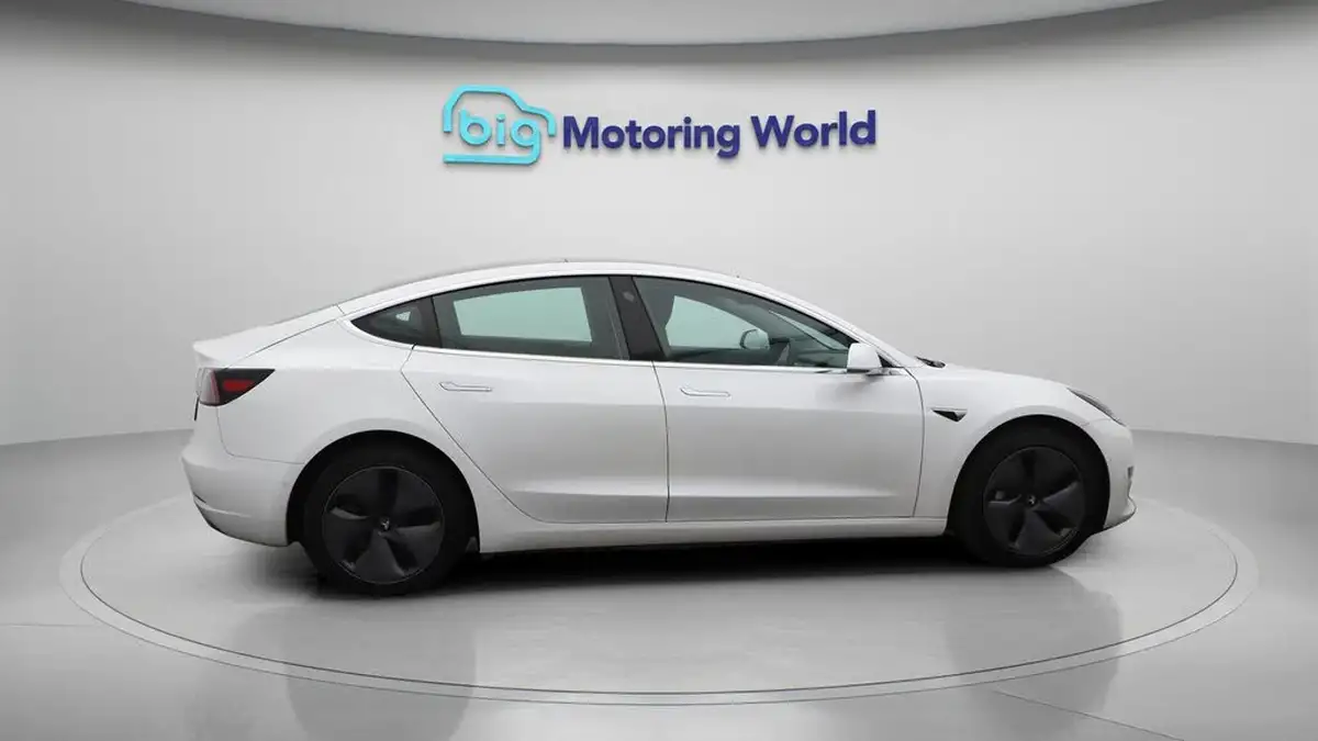 2020-tesla-model-3-e-standard-plus-big-8