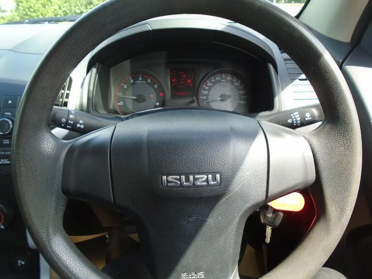 2018-isuzu-d-max-19td-eiger-big-14