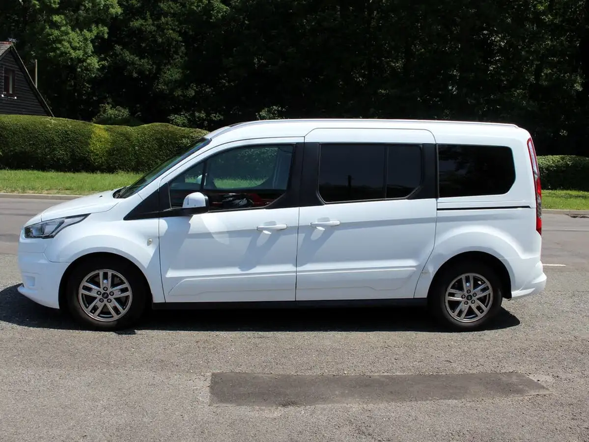 2020-ford-grand-tourneo-connect-15-titanium-powershift-big-32
