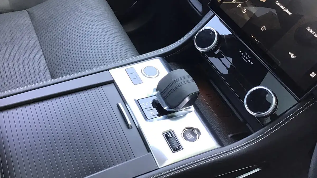 2023-jaguar-f-pace-20-p250-r-dynamic-hse-black-big-12