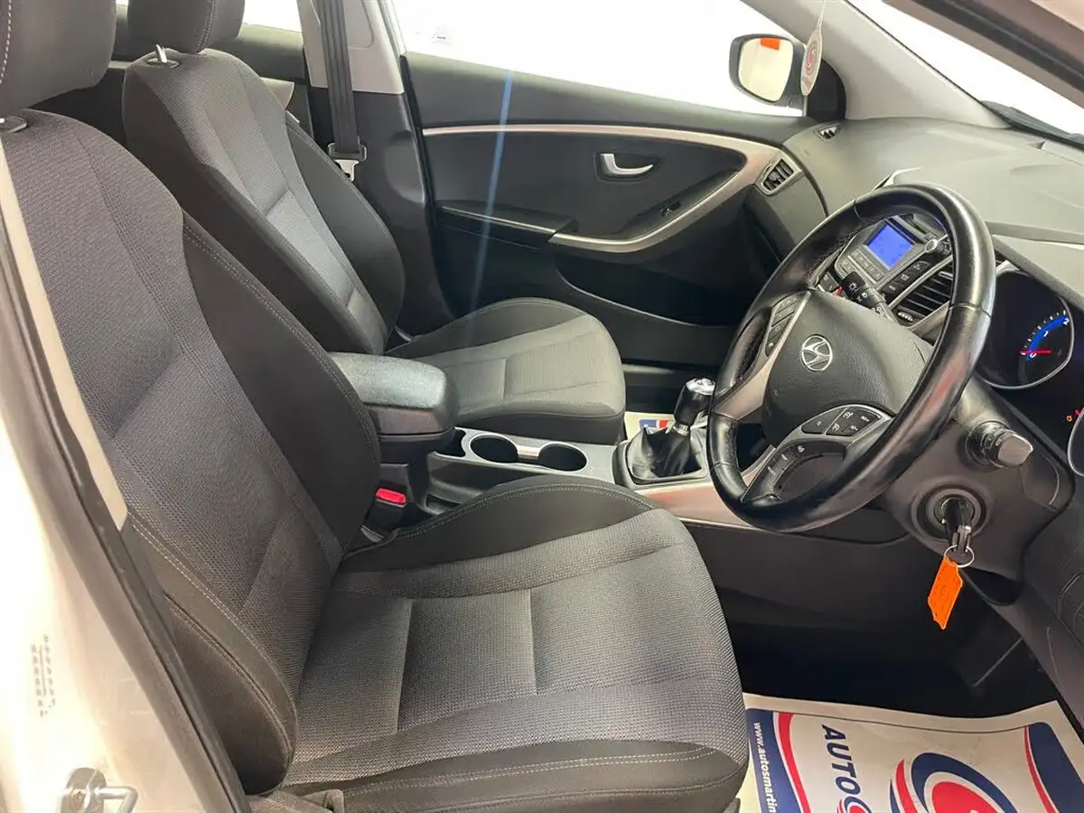 2017-hyundai-i30-16crdi-se-110ps-blue-drive-hatchback-big-11