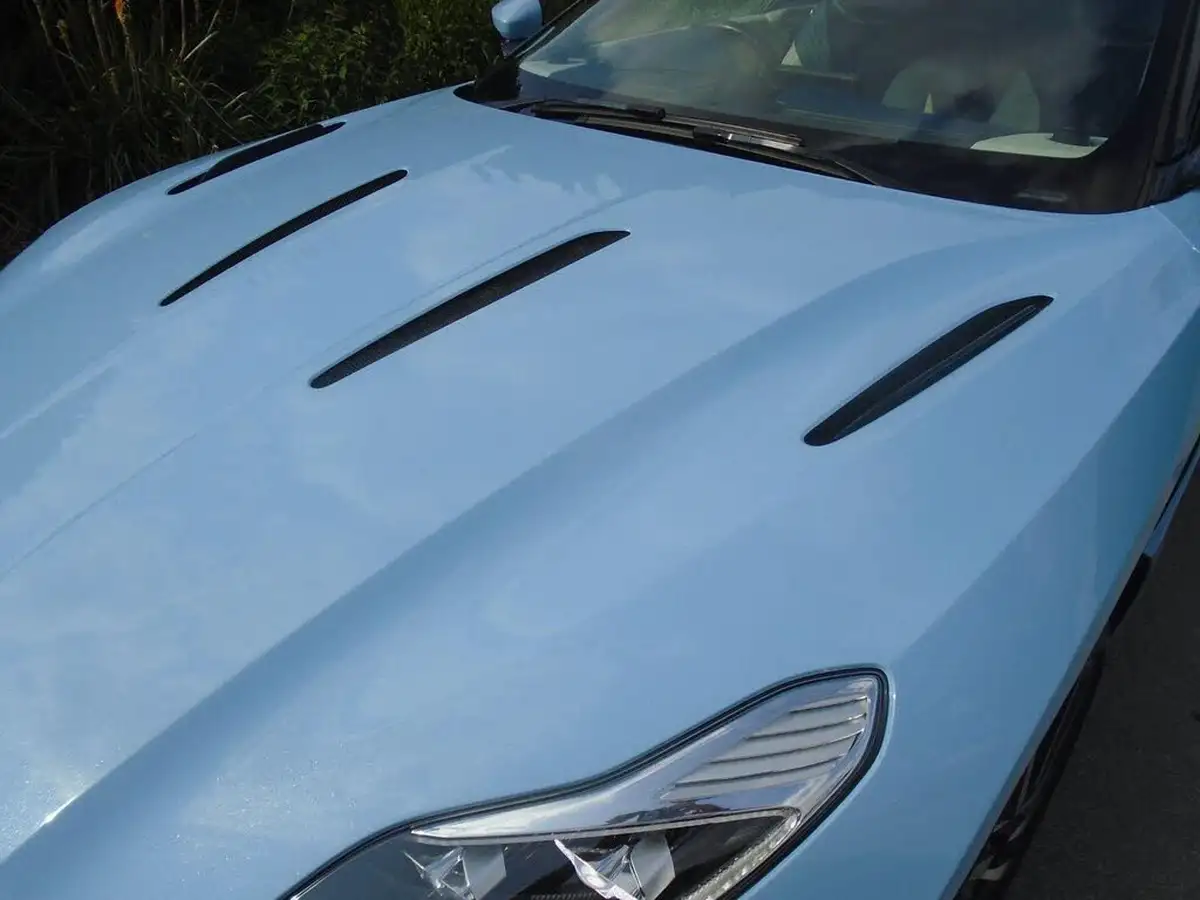 2017-aston-martin-db11-52-v12-launch-edition-big-10