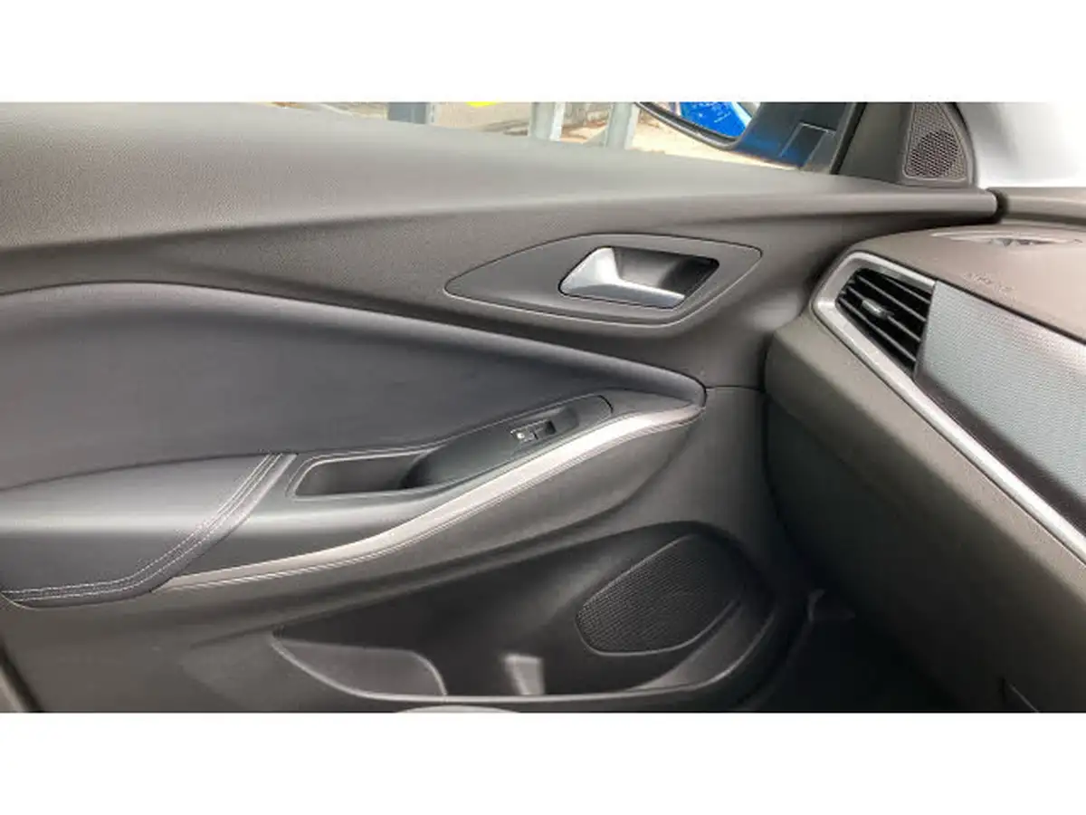 2022-vauxhall-grandland-12-design-big-23