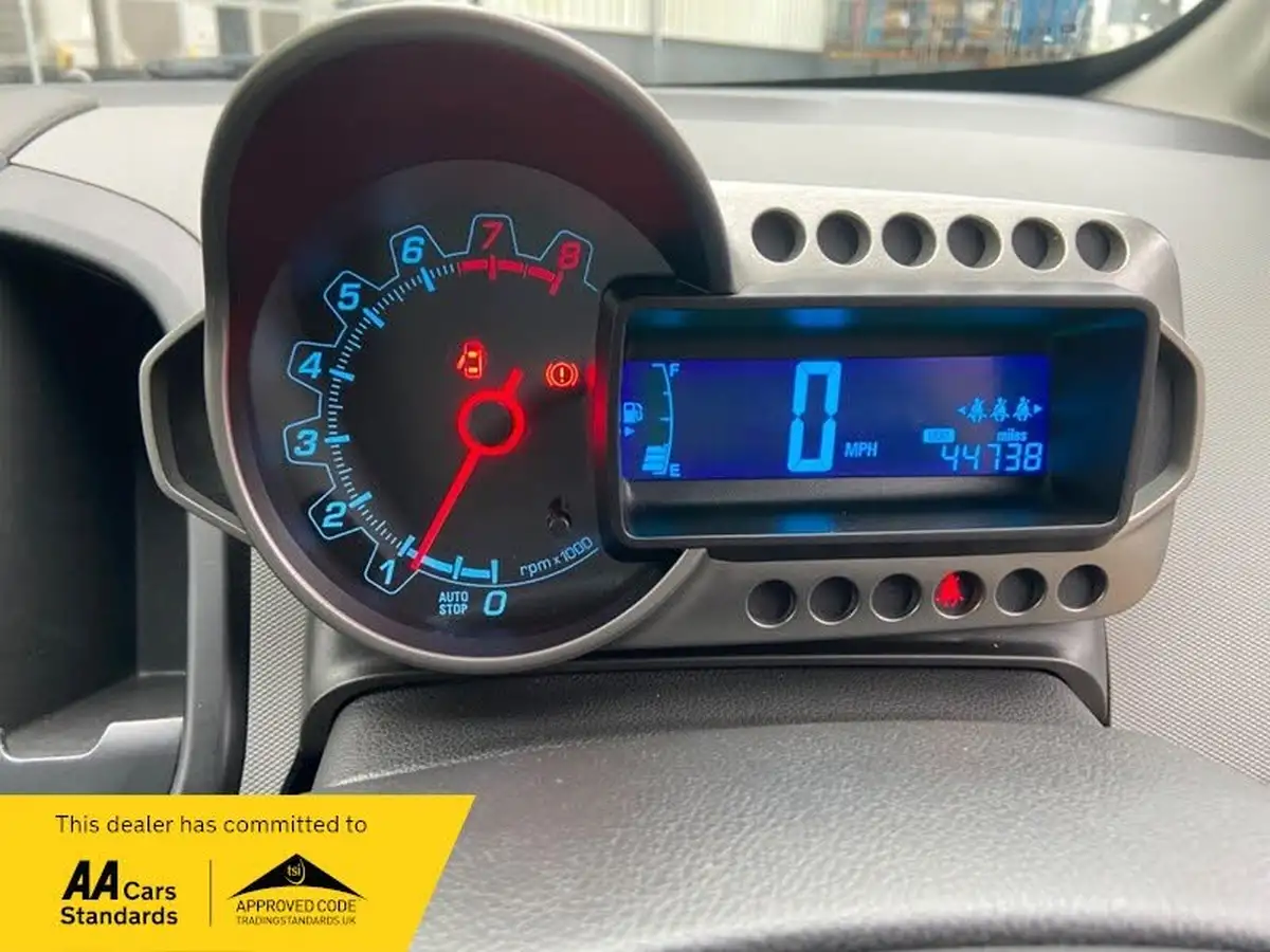 2012-chevrolet-aveo-12-ls-84bhp-1229cc-big-16