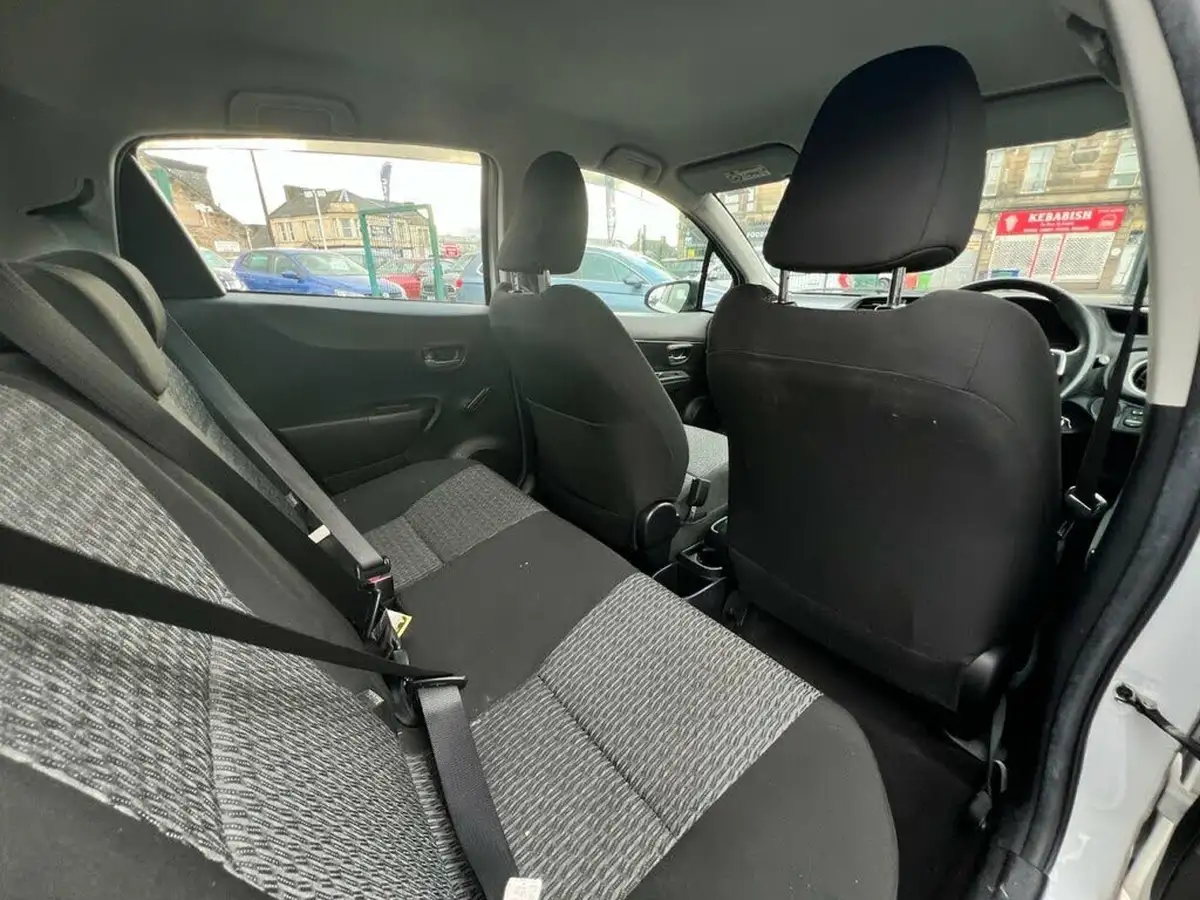 2013-toyota-yaris-133-tr-vvt-i-5d-big-15