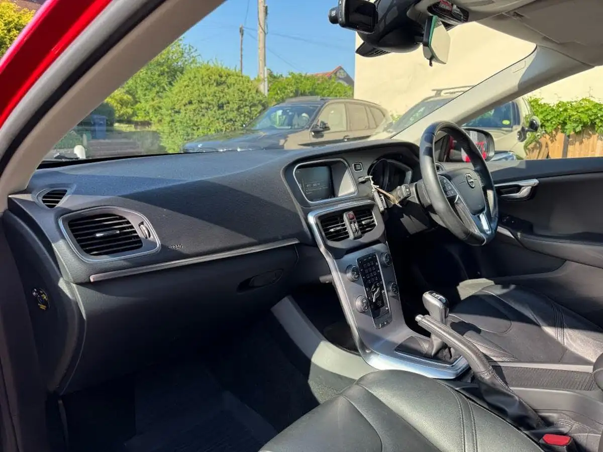 2019-volvo-v40-20td-d2-inscription-big-16