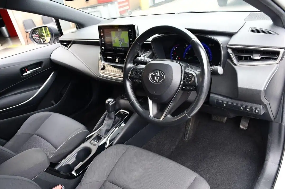 2020-toyota-corolla-18-vvt-i-icon-tech-spare-wheel-touring-sports-5d-big-11