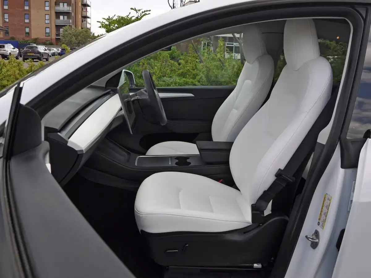 2022-tesla-model-y-e-long-range-big-73