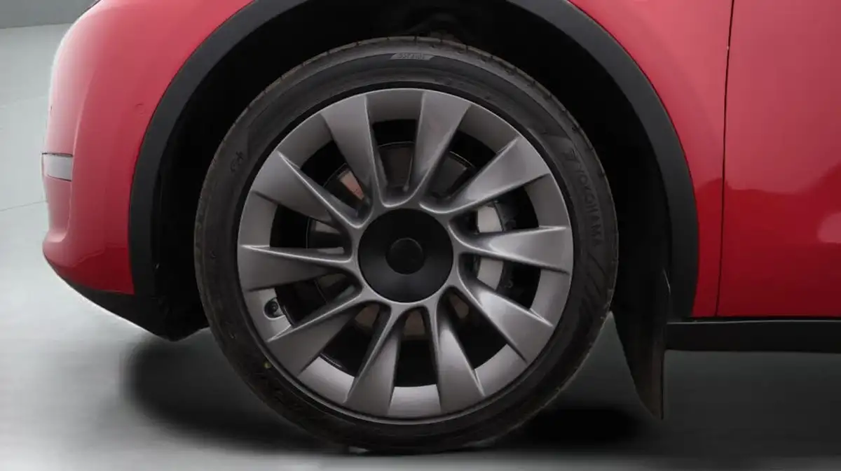 2022-tesla-model-y-e-long-range-big-18