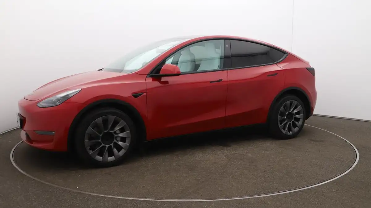 2022-tesla-model-y-e-long-range-big-66