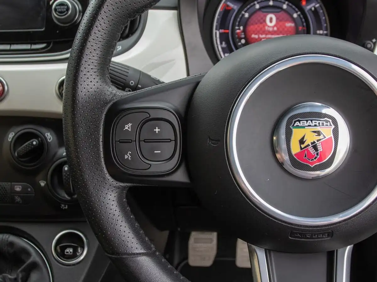 2019-abarth-595-14-tjet-big-19