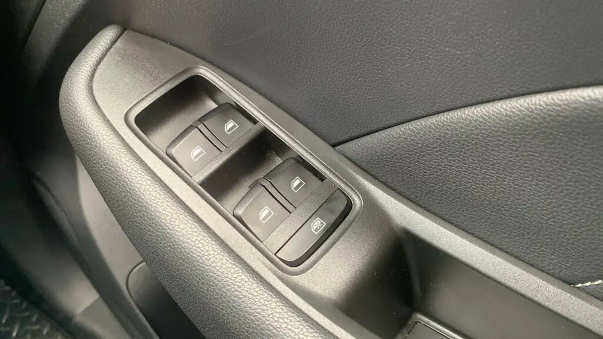 2019-mg-zs-suv-15-vti-tech-exclusive-106ps-big-21