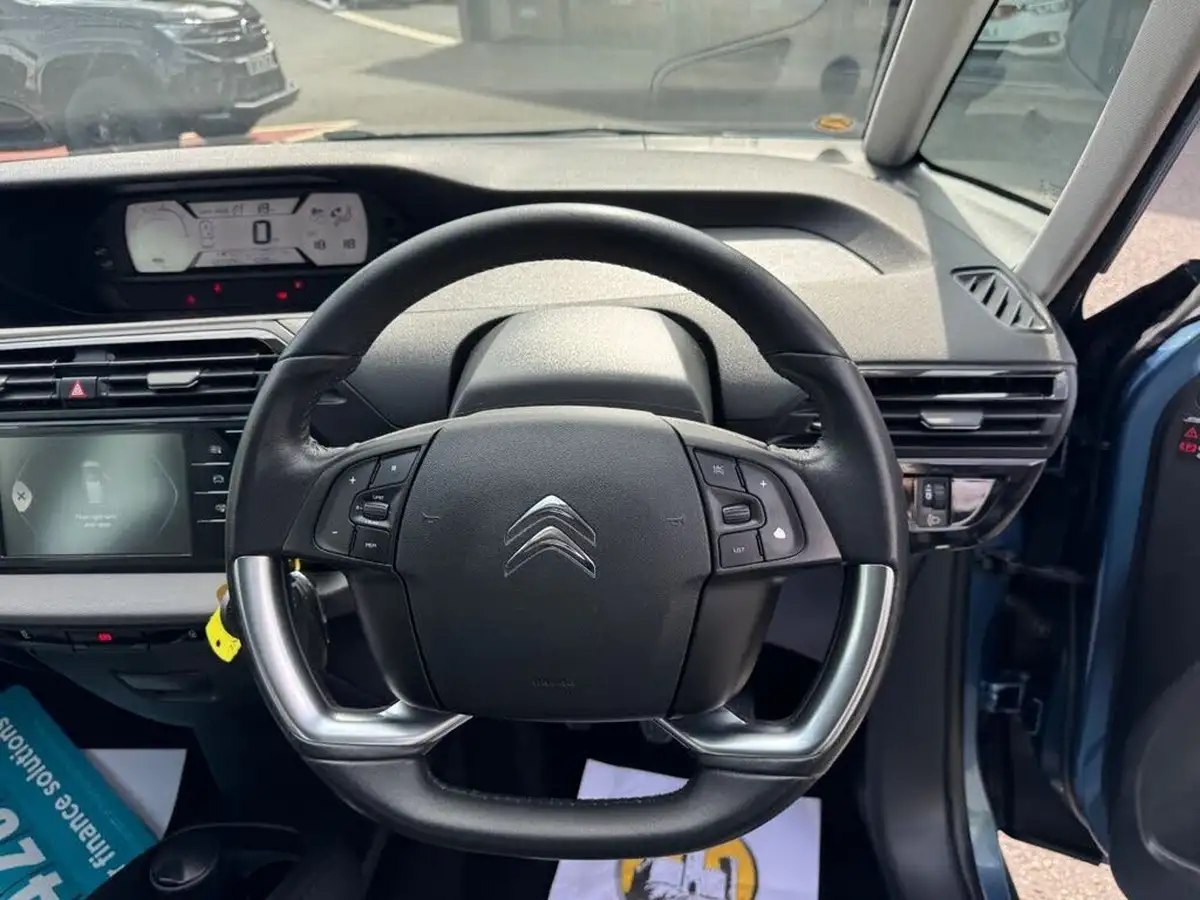 2015-citroen-c4-picasso-16bluehdi-vtr-120ps-big-8