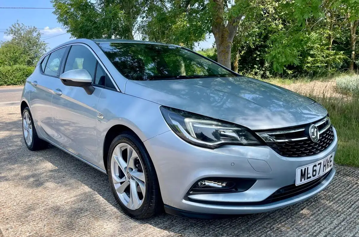 2017-vauxhall-astra-16cdti-sri-110ps-hatchback-big-5