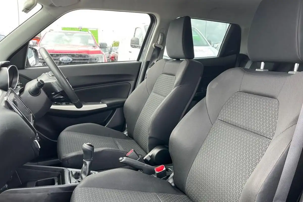 2023-suzuki-swift-12-dualjet-sz-l-big-18