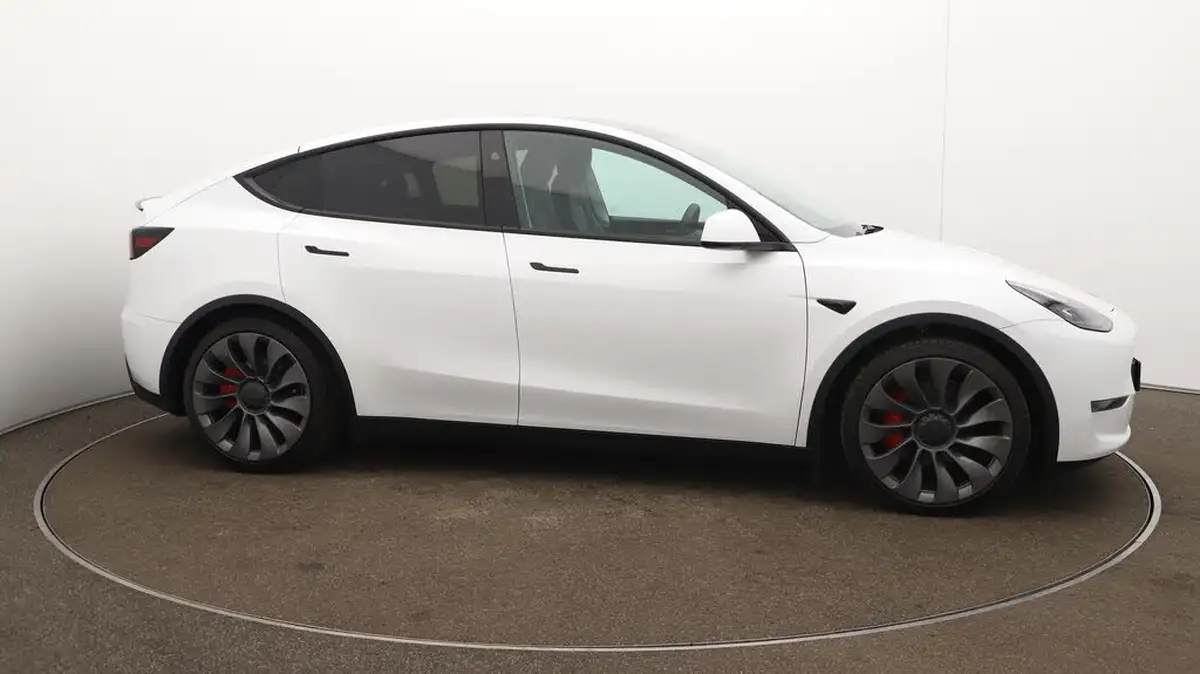 2024-tesla-model-y-e-performance-big-47