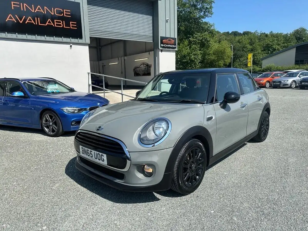 2015-mini-cooper-15-cooper-5d-big-2