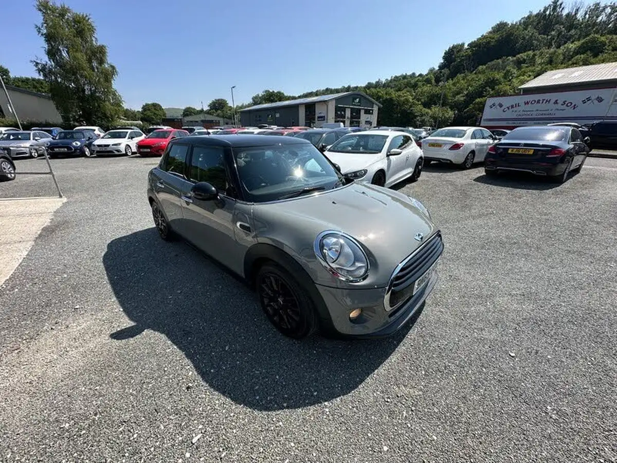2015-mini-cooper-15-cooper-5d-big-50