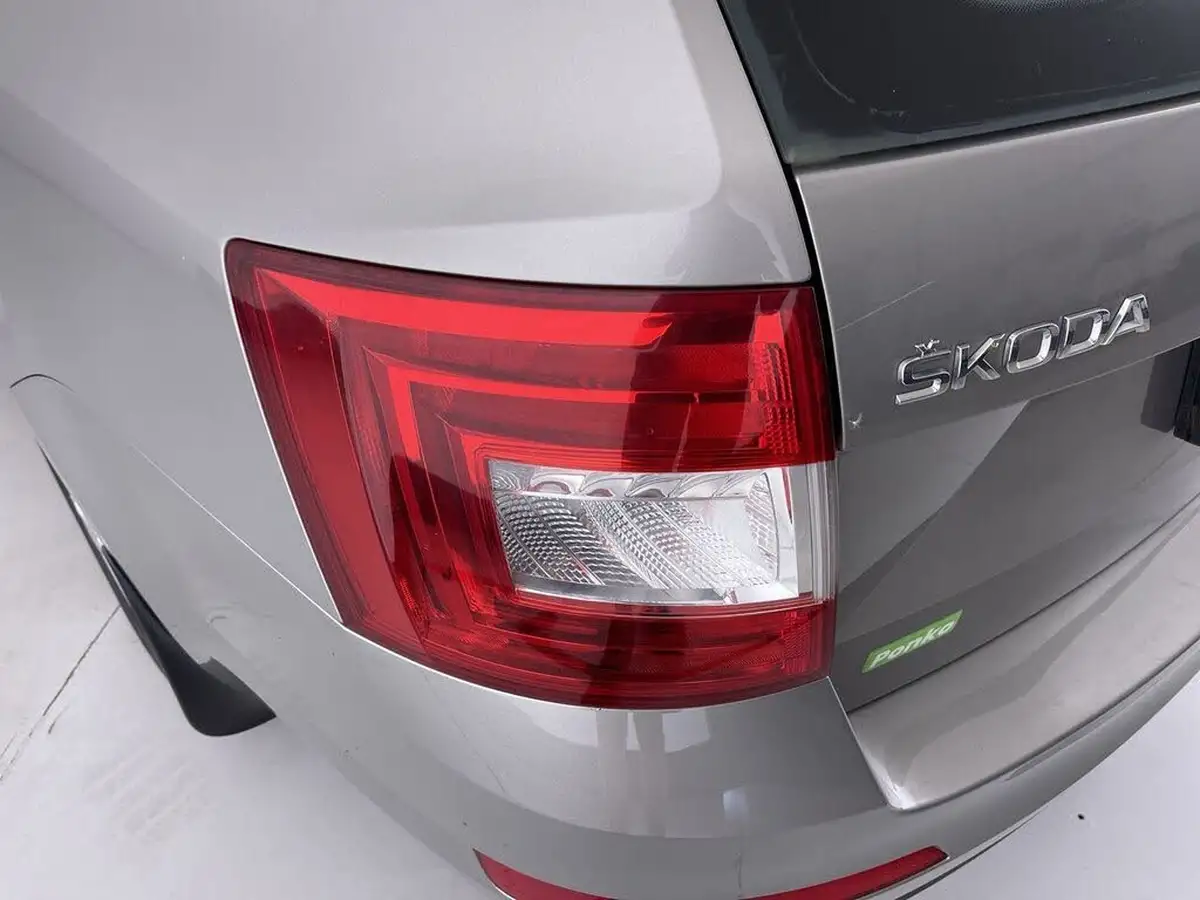 2015-skoda-octavia-20tdi-se-l-estate-big-19