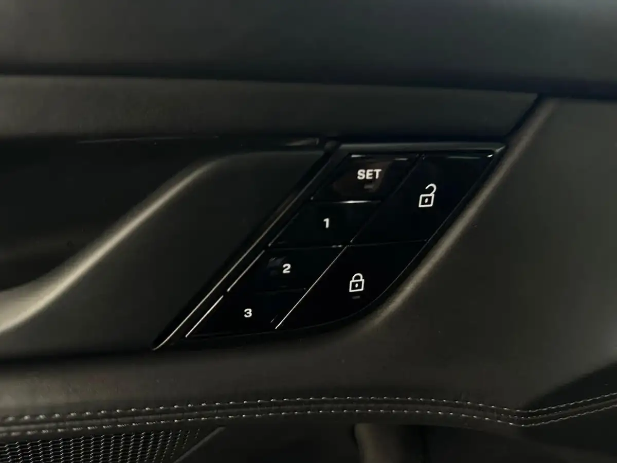 2021-porsche-taycan-e-base-476ps-performance-battery-plus-big-24