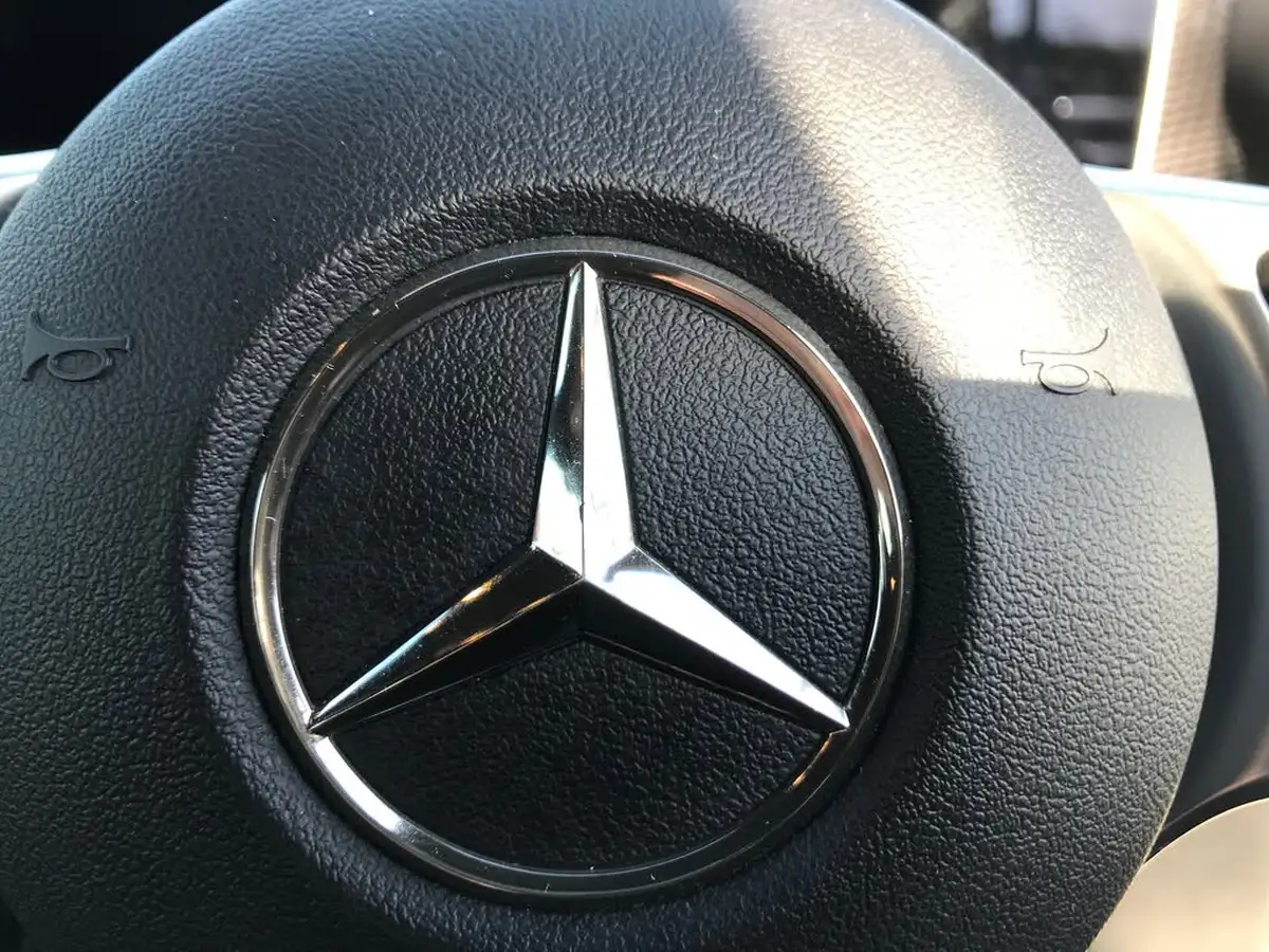 2020-mercedes-benz-a-class-13-a200-sport-executive-hatchback-5d-big-24