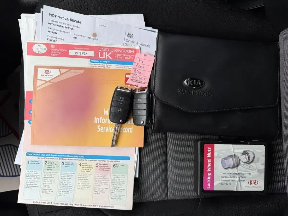 2015-kia-ceed-16crdi-2-hatchback-auto-big-40
