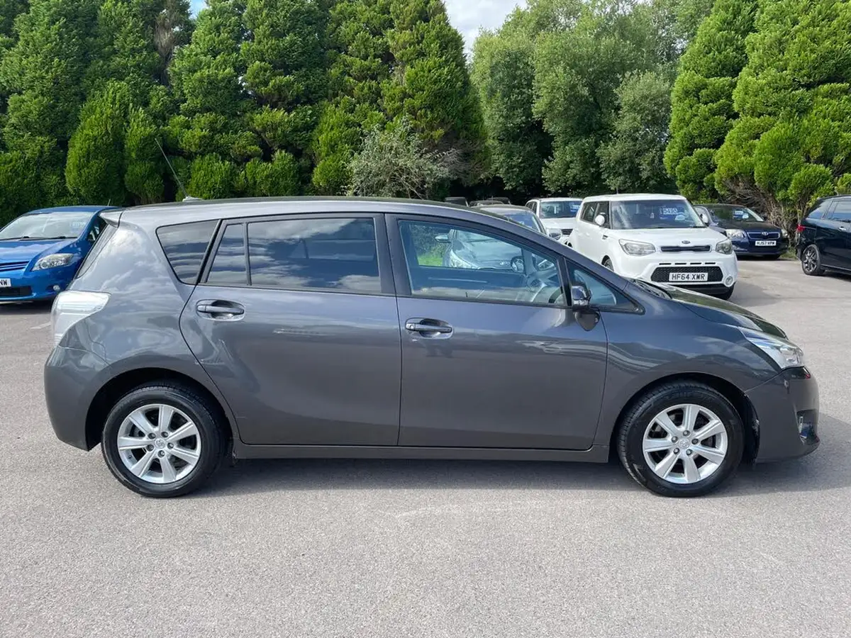 2016-toyota-verso-16d-d-4d-icon-112bhp-7st-big-1