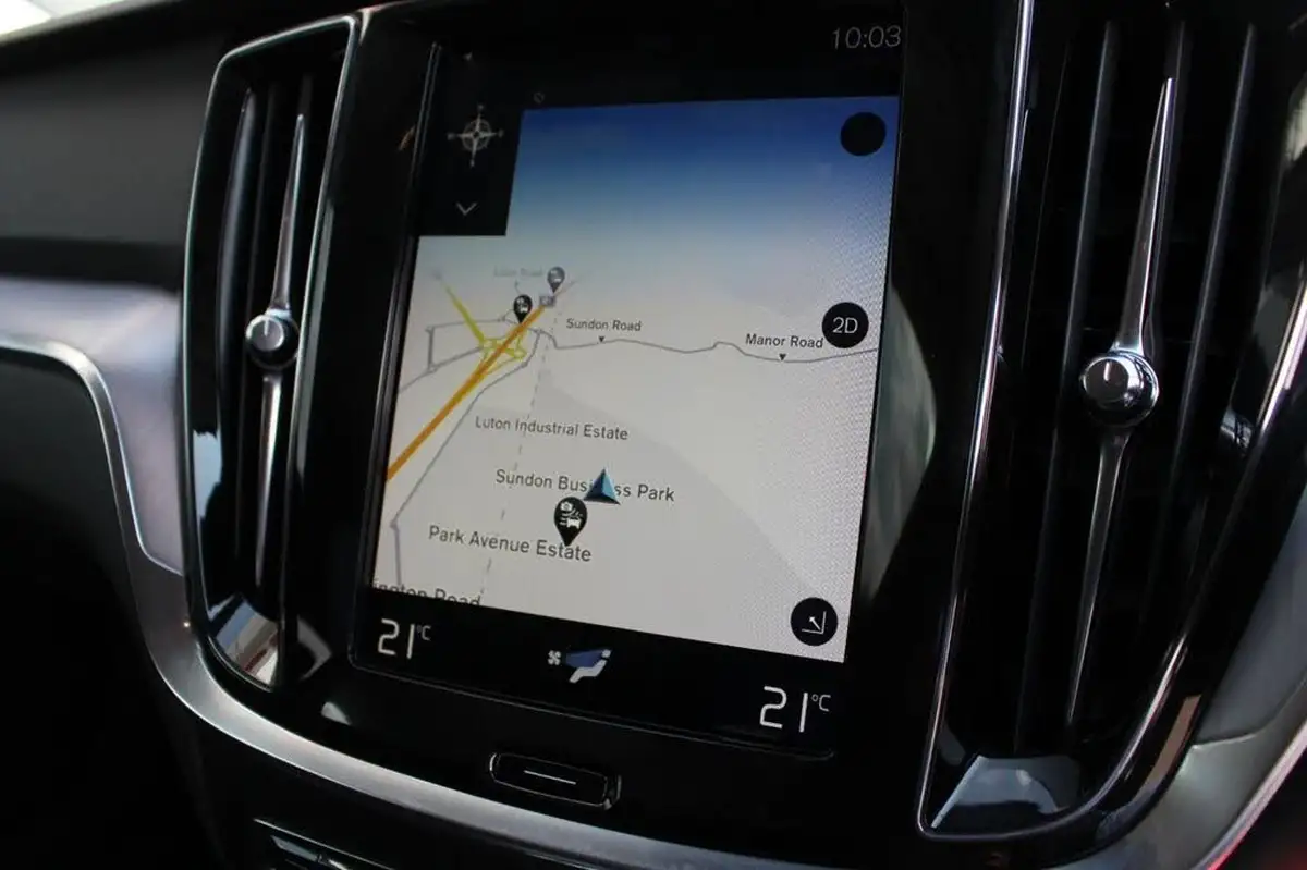 2018-volvo-v60-20td-d4-momentum-geartronic-big-12