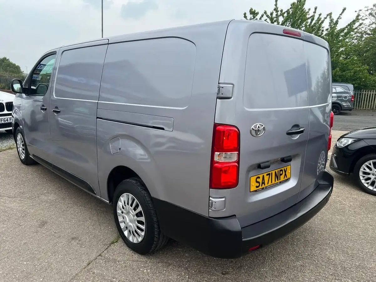 2021-toyota-proace-20d-icon-long-120hpeu6dt-e-panel-big-3
