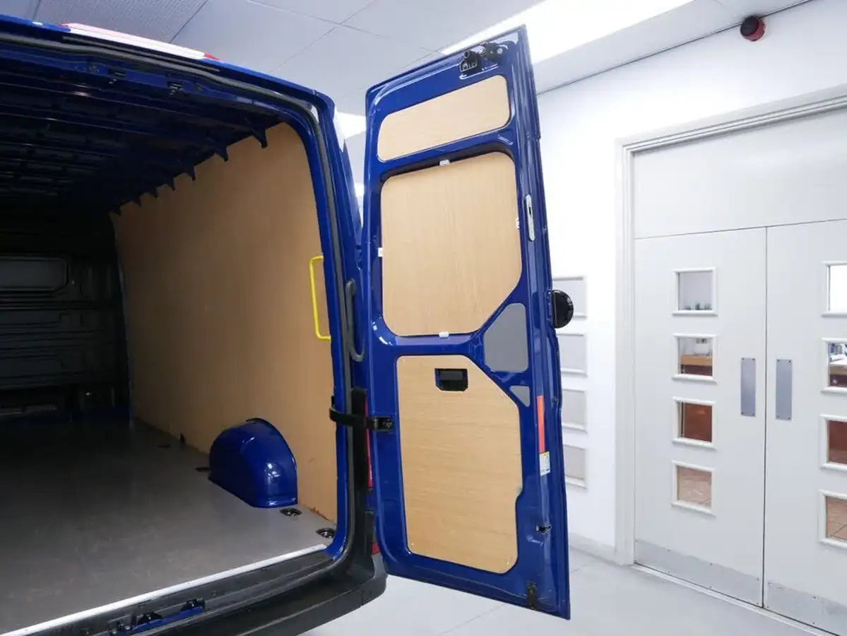2020-volkswagen-crafter-20tdi-cr35-lwb-trendline-140pseu6dt-e-big-25
