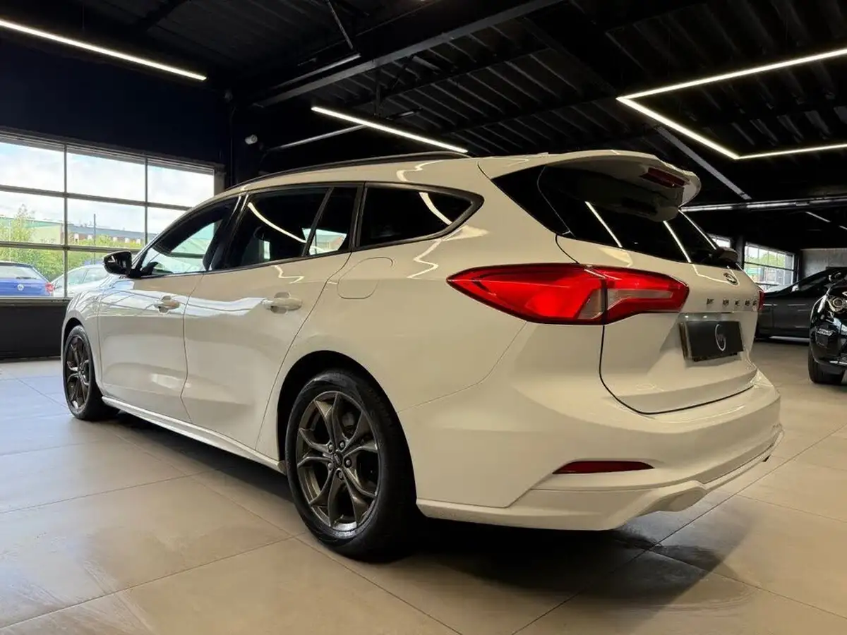 2019-ford-focus-15t-st-line-estate-big-2