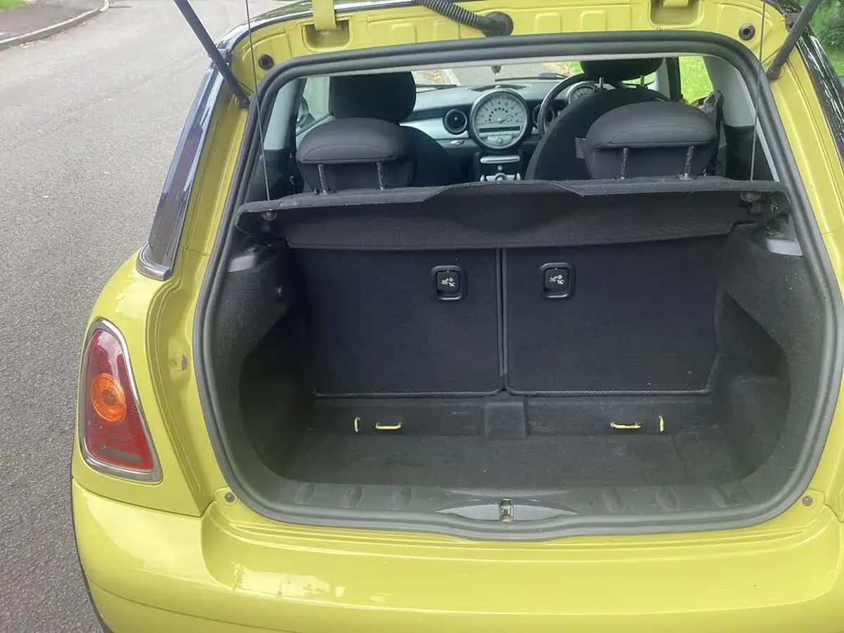 2010-mini-cooper-16-cooper-122bhp-hatchback-3d-big-8