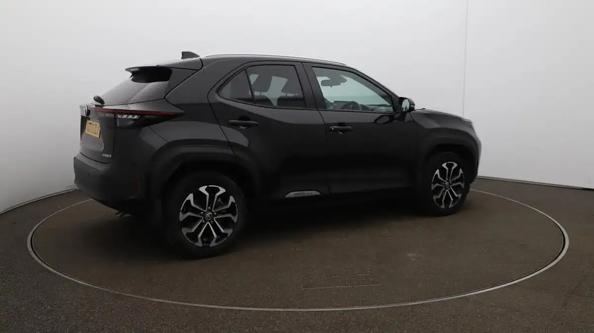 2022-toyota-yaris-cross-15-vvt-i-design-big-52
