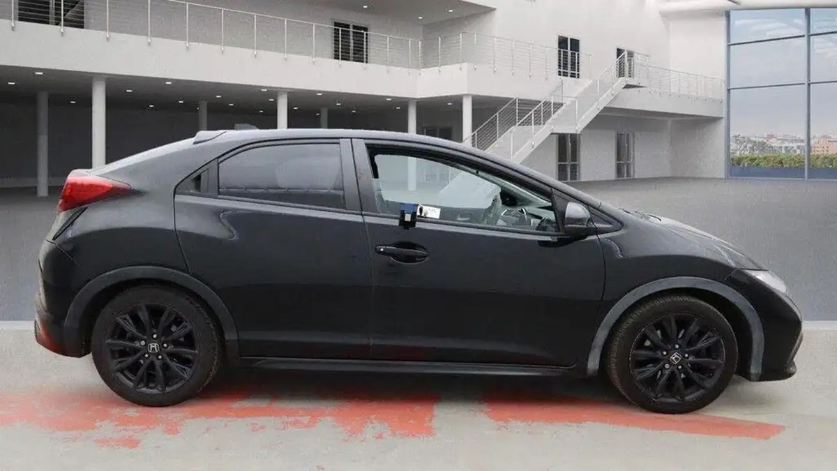 2014-honda-civic-16td-black-edition-hatchback-big-8