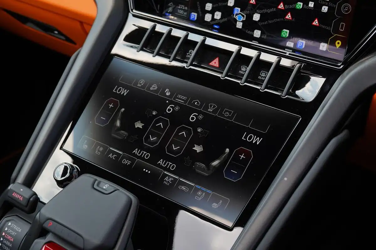 2024-lamborghini-urus-40-no-trim-big-23