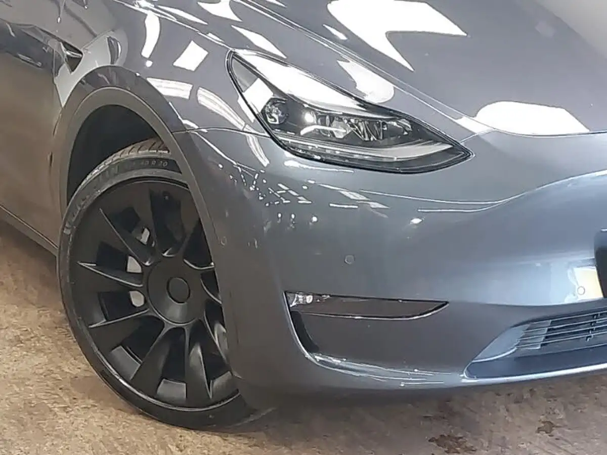2022-tesla-model-y-e-long-range-big-8