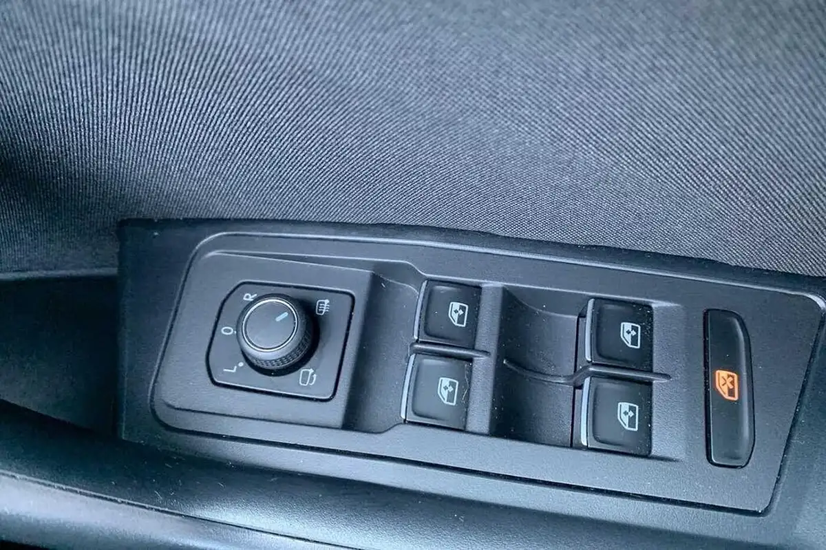 2021-volkswagen-t-roc-15-tsi-black-edition-big-24