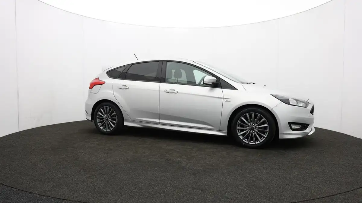 2018-ford-focus-10t-st-line-140ps-hatchback-big-46