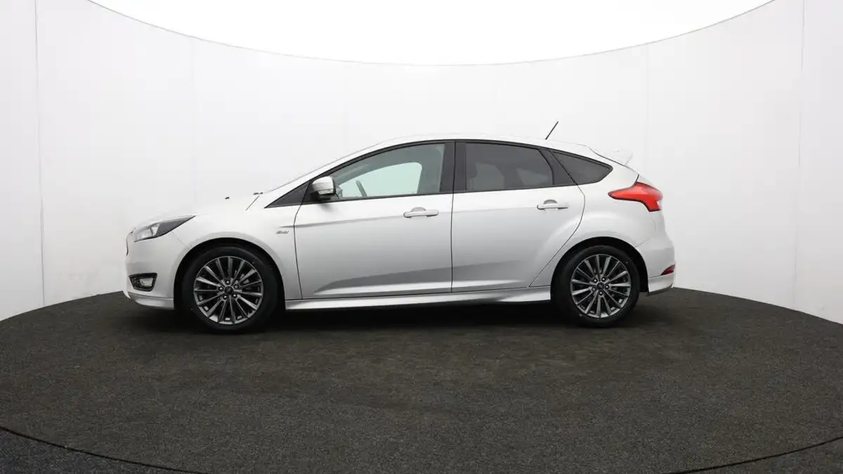 2018-ford-focus-10t-st-line-140ps-hatchback-big-70