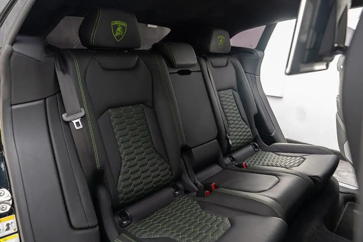 2018-lamborghini-urus-40-no-trim-big-12