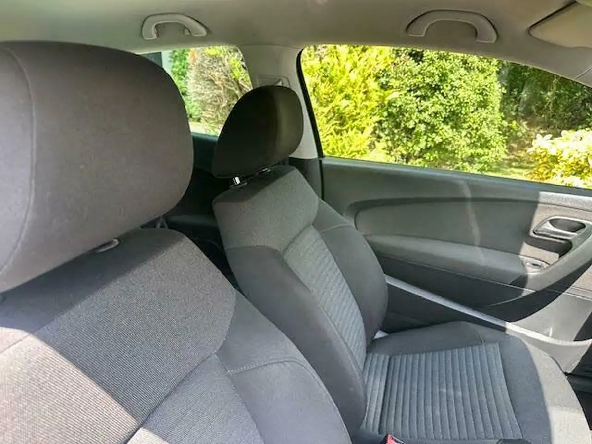 2012-volkswagen-polo-12-match-60ps-3d-big-11