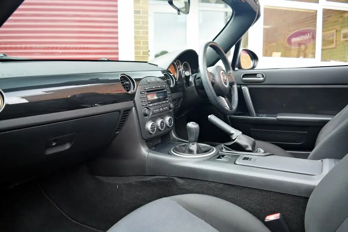 2014-mazda-mx-5-18-roadster-se-big-3